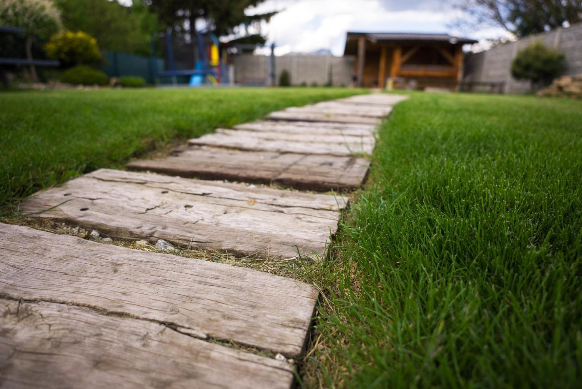 Apartmany Banff Besenova Bagian luar foto