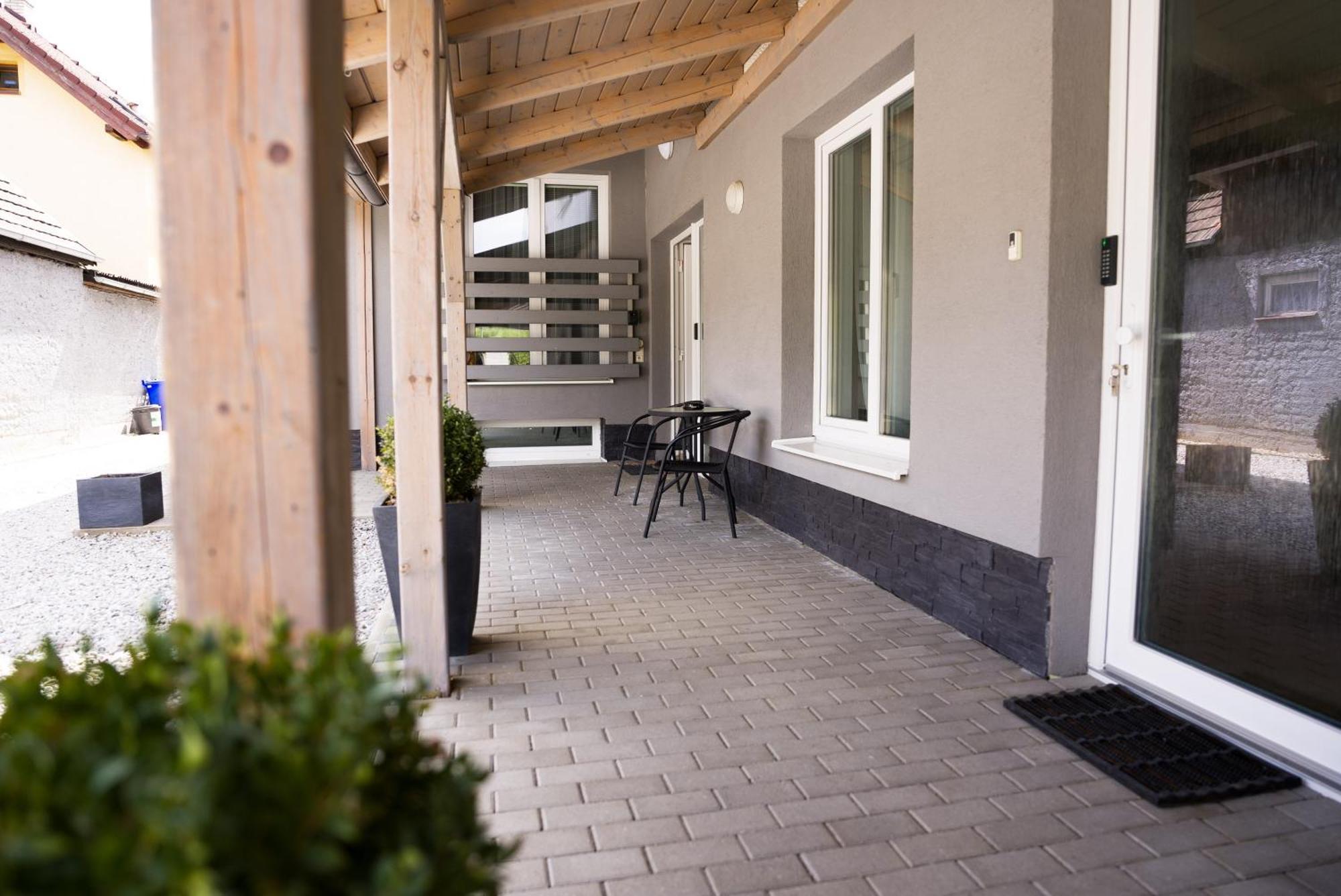 Apartmany Banff Besenova Bagian luar foto
