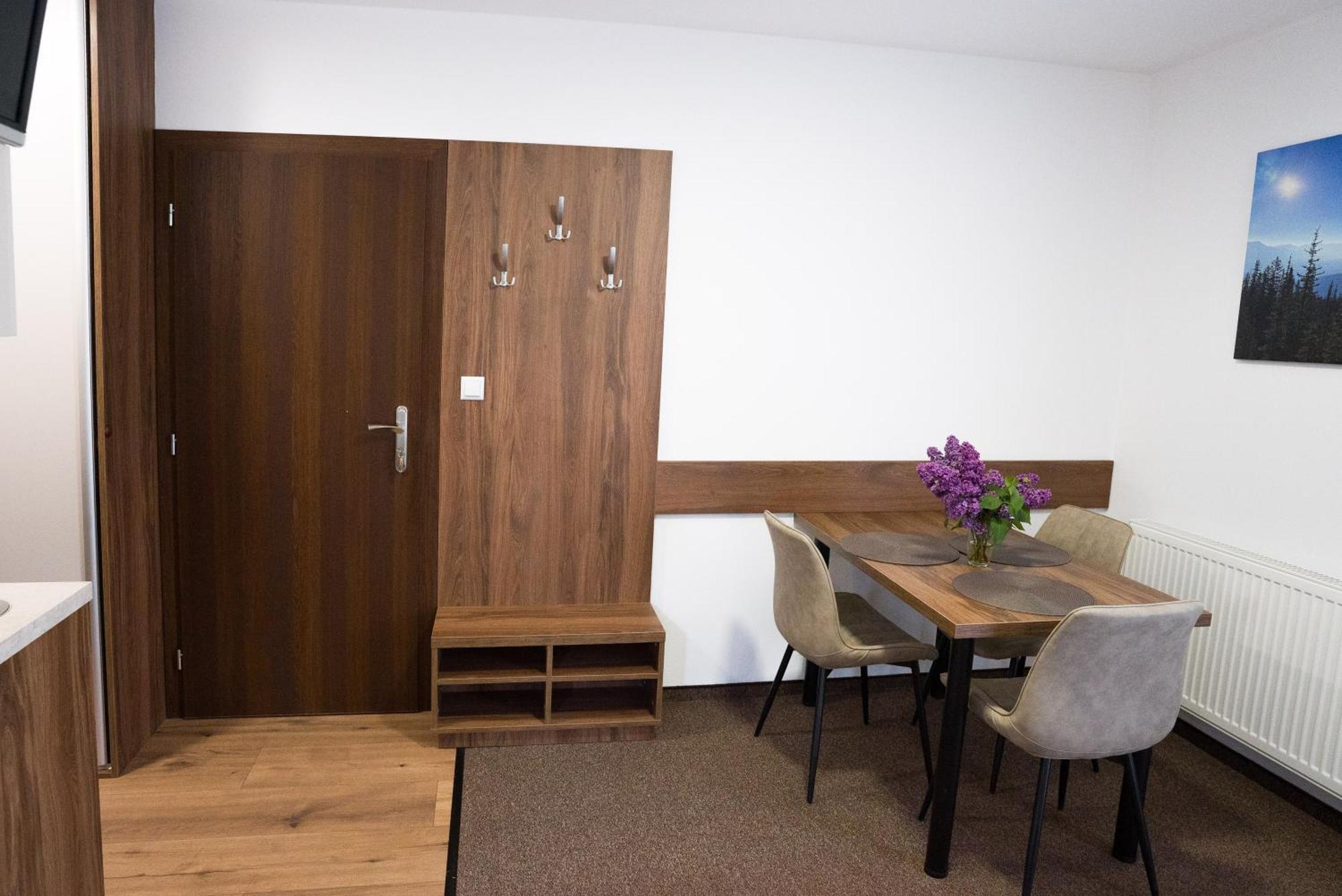 Apartmany Banff Besenova Bagian luar foto