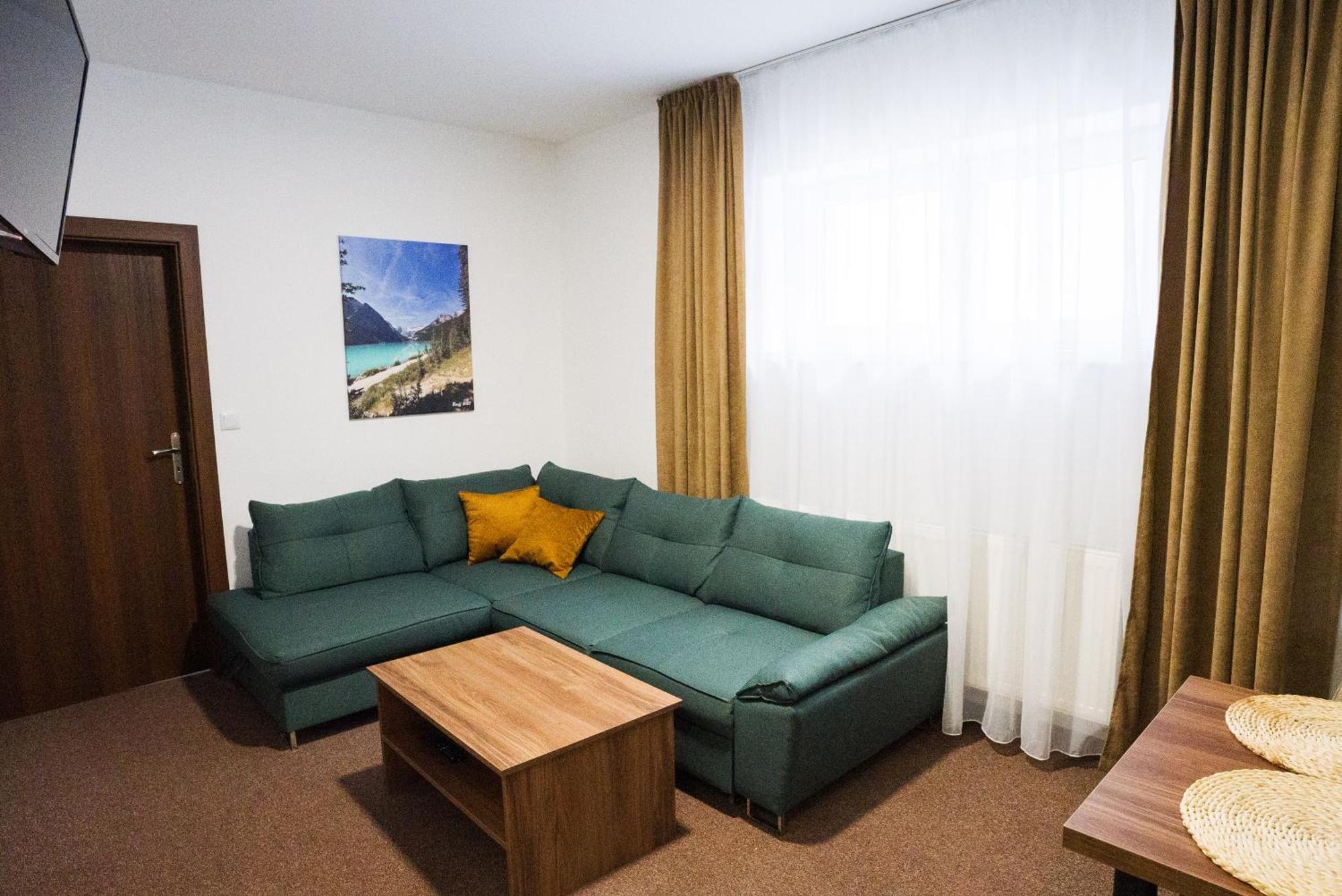 Apartmany Banff Besenova Bagian luar foto