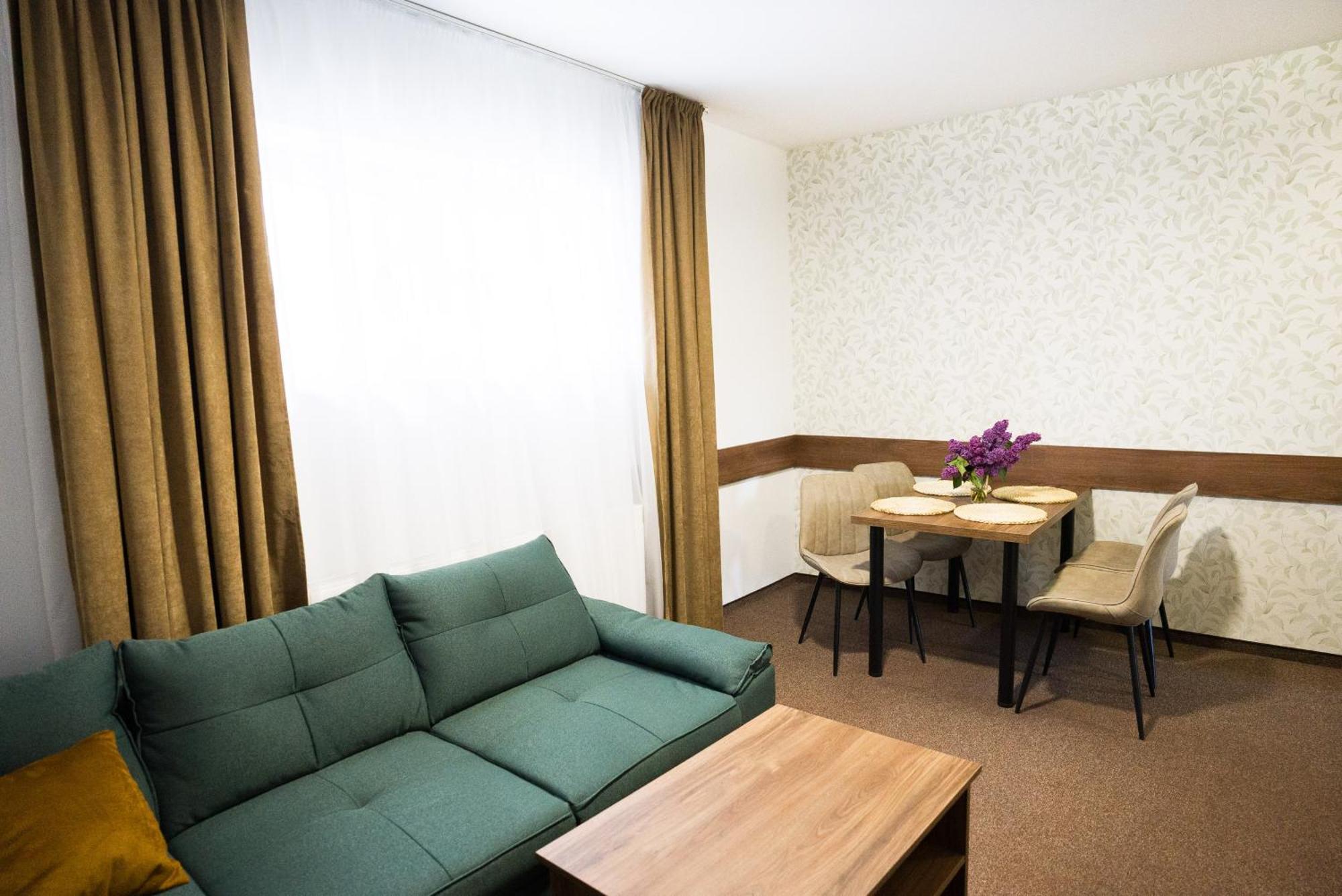 Apartmany Banff Besenova Bagian luar foto