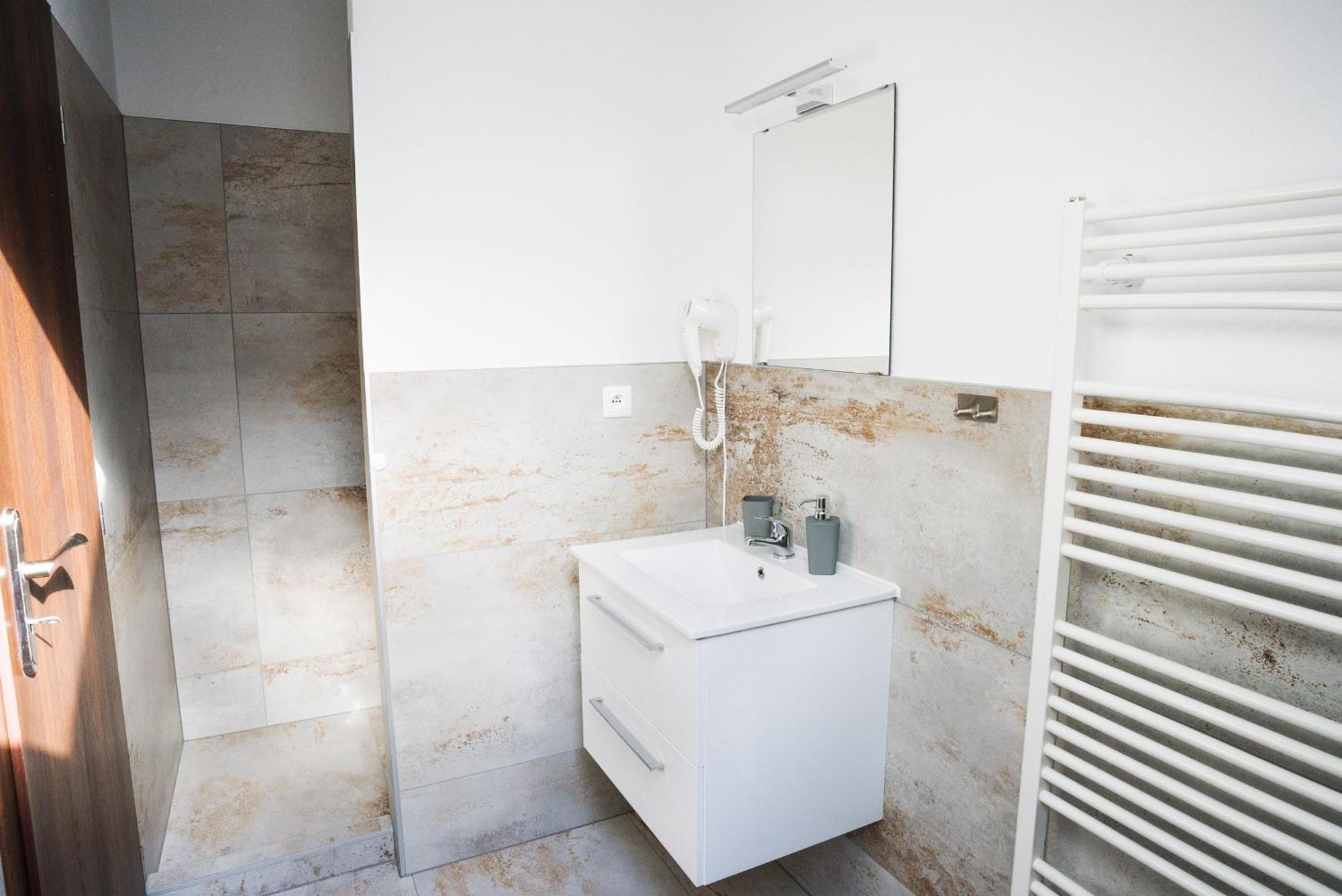 Apartmany Banff Besenova Bagian luar foto