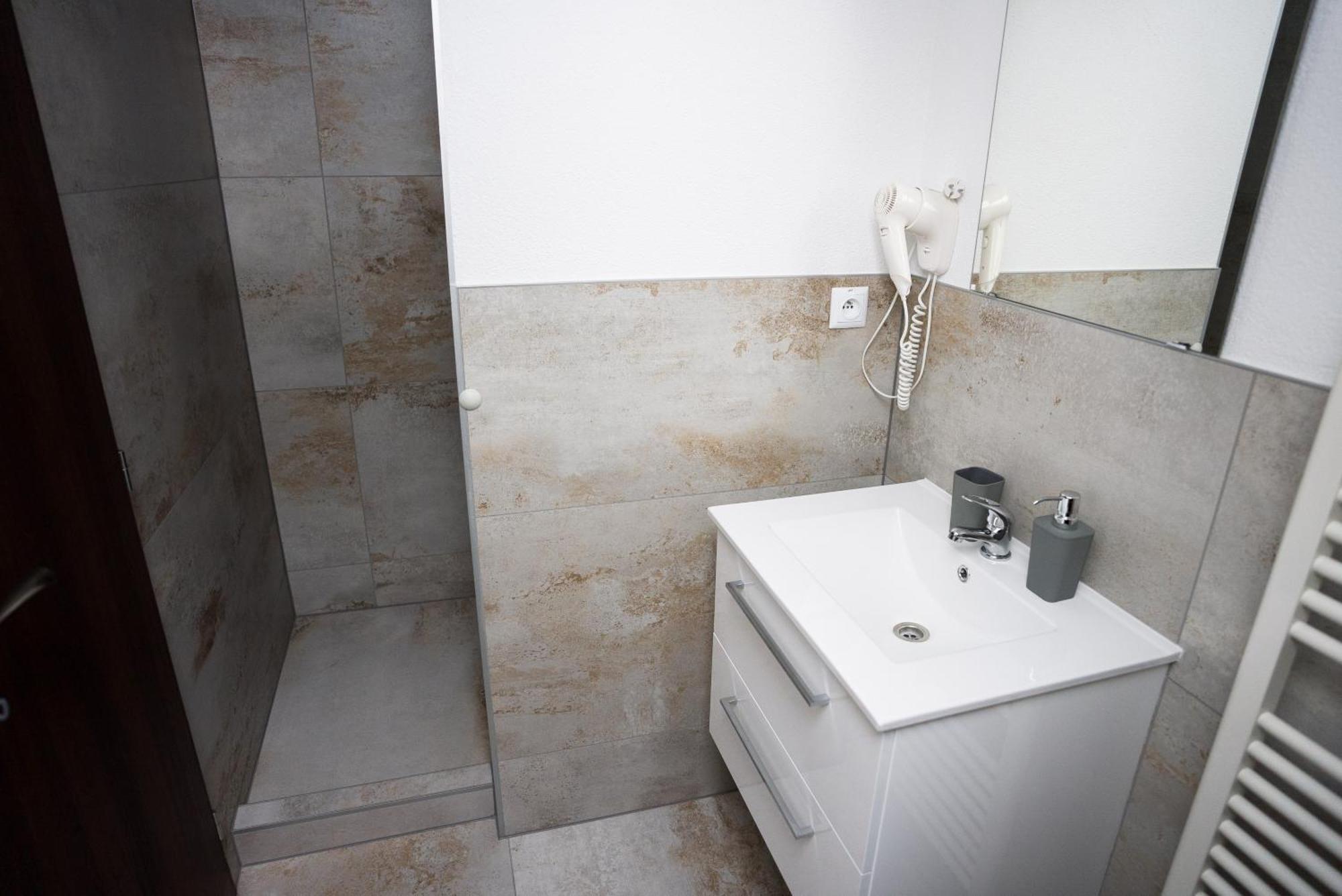 Apartmany Banff Besenova Bagian luar foto