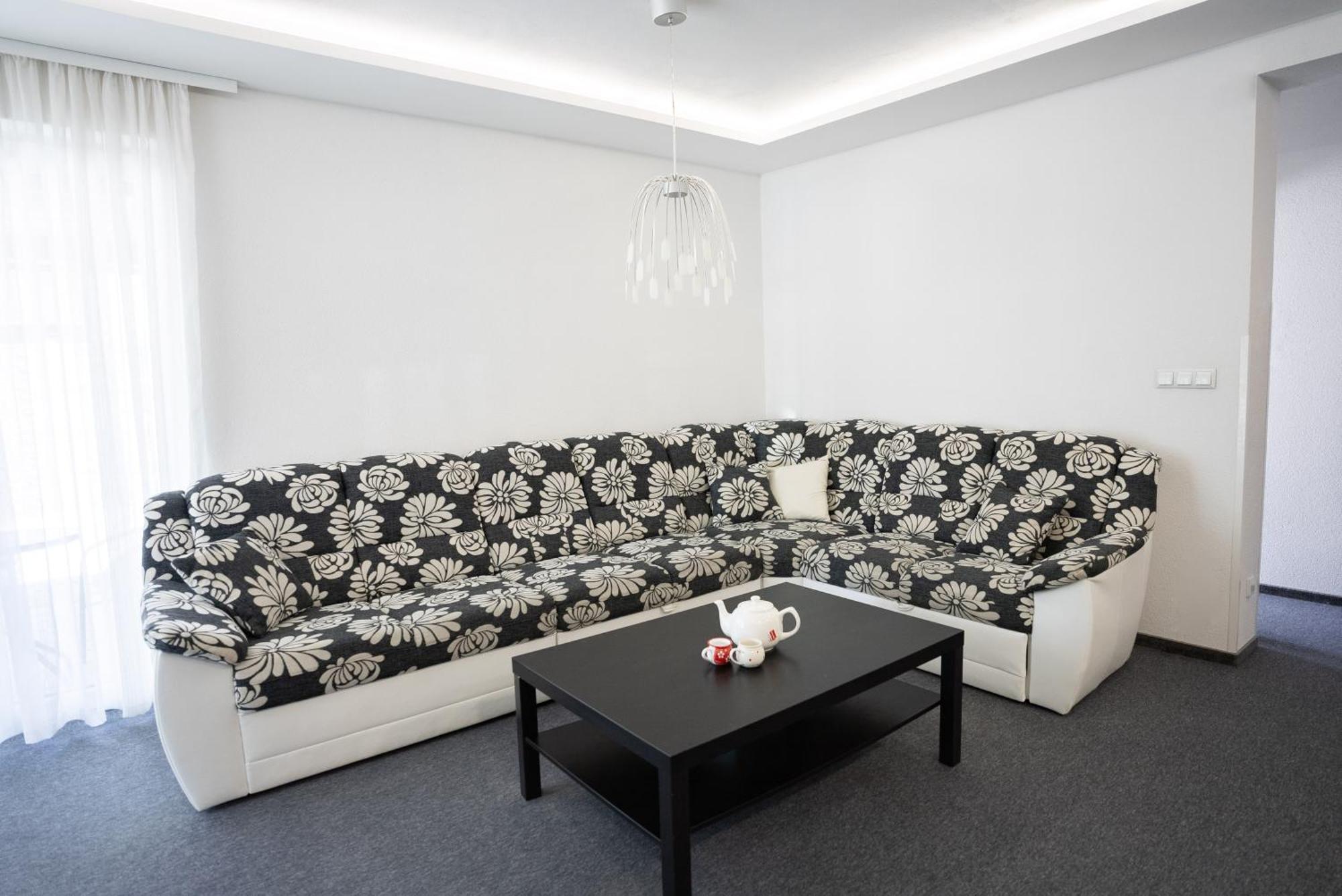 Apartmany Banff Besenova Bagian luar foto
